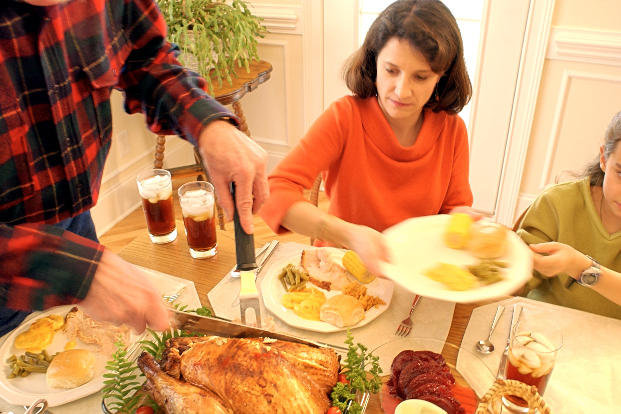 Simple Tips for Thanksgiving Entertaining in Small Spaces + Cook Portable Warehouses